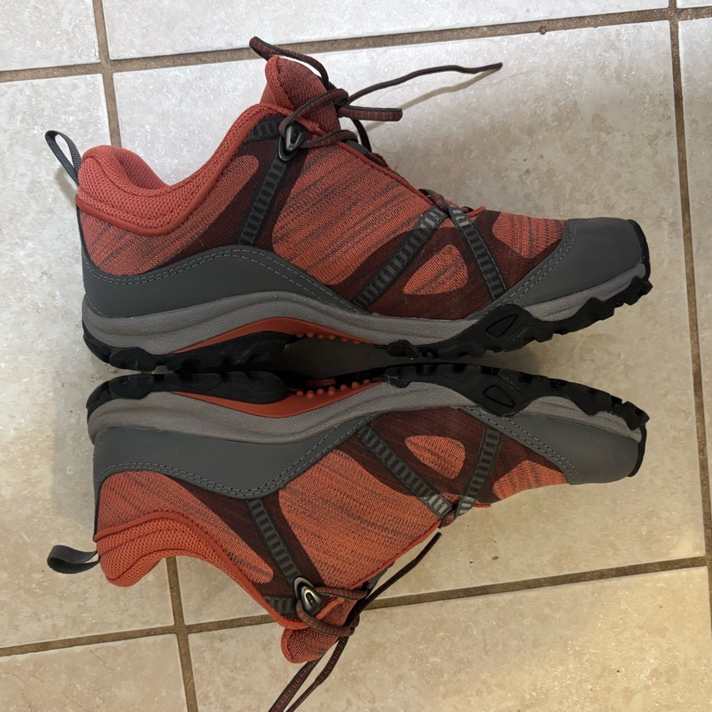 Oboz Lynx Low Hiking Trail Shoes in Heather Rose